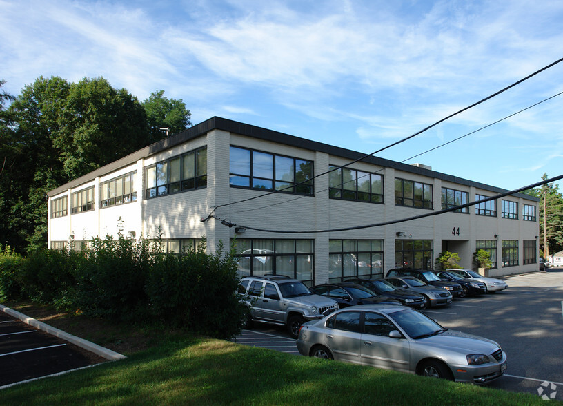 44 Executive Blvd, Elmsford, NY for lease - Building Photo - Image 2 of 3