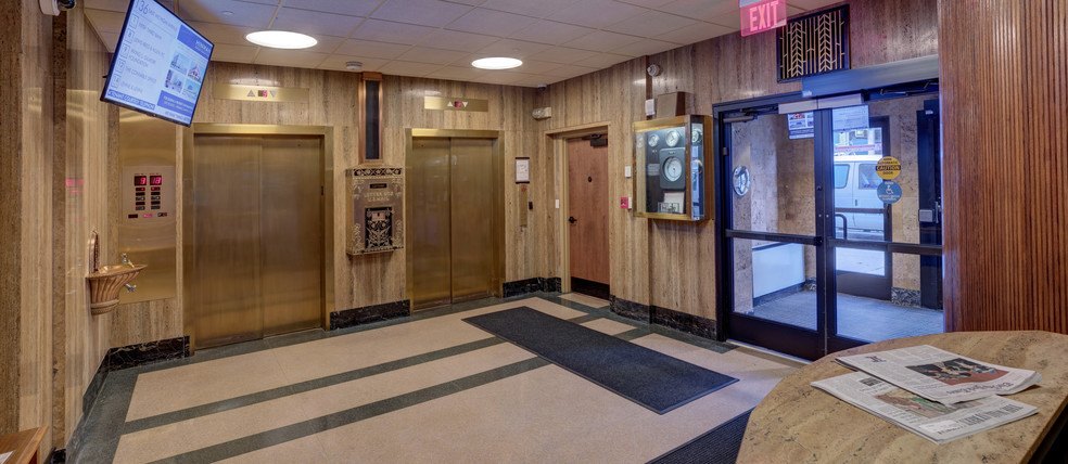 136 E Michigan Ave, Kalamazoo, MI for lease - Lobby - Image 2 of 3