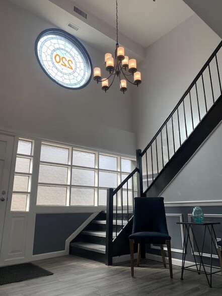 220 Mineola Blvd, Mineola, NY for lease - Interior Photo - Image 3 of 8