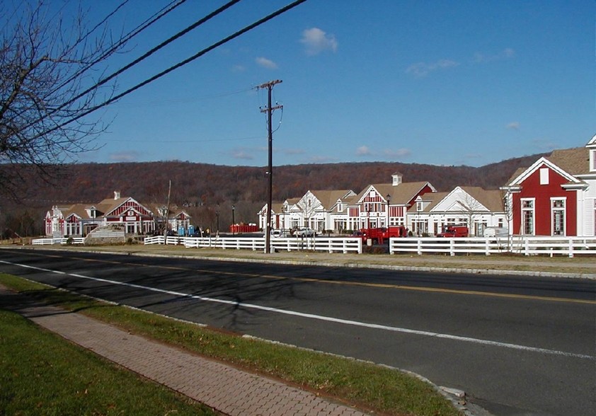 62 E Mill Rd, Long Valley, NJ for lease - Primary Photo - Image 1 of 4