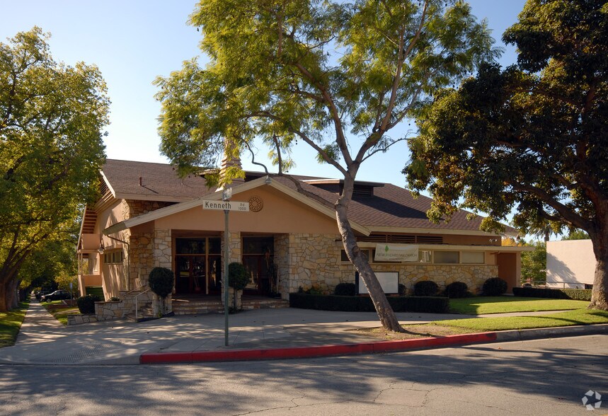 1020 W Rd, Glendale, CA 91202