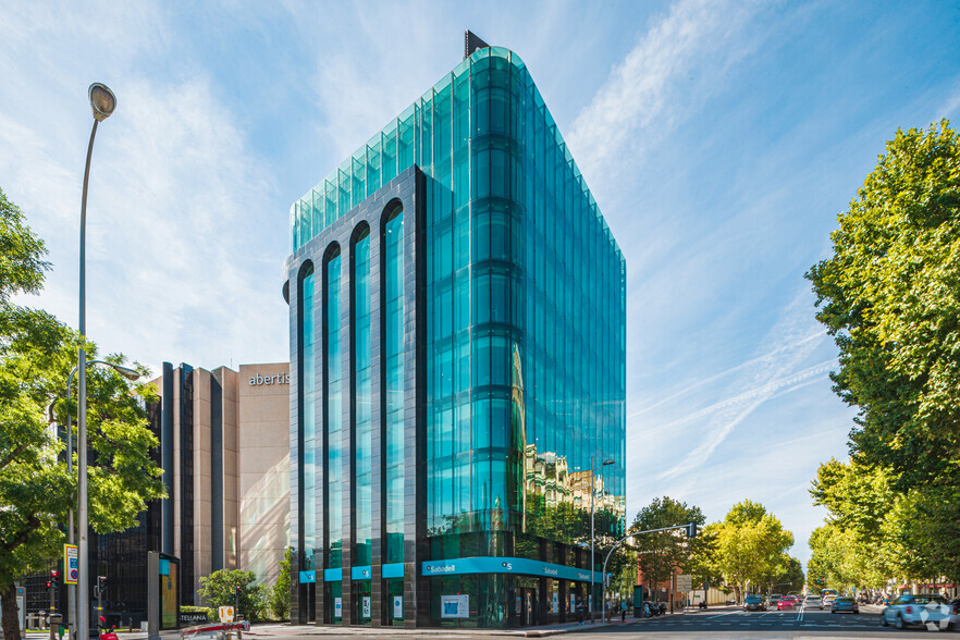 Paseo Castellana, 41, Madrid, Madrid for lease - Primary Photo - Image 1 of 7