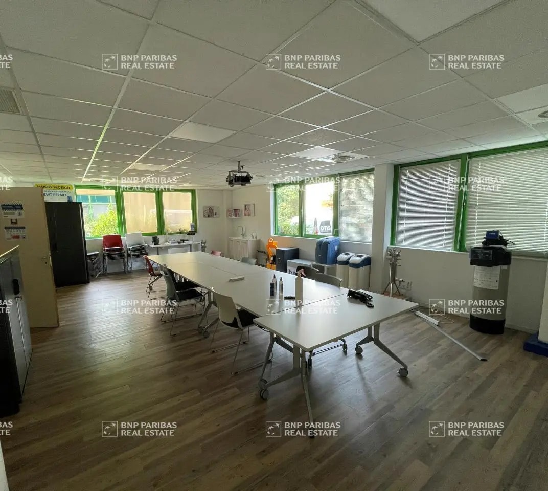 Office in Vandoeuvre-les-Nancy for lease Interior Photo- Image 1 of 11