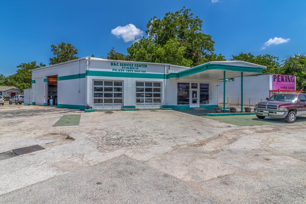 211 N Business Ih 35, New Braunfels, TX for sale Primary Photo- Image 1 of 21