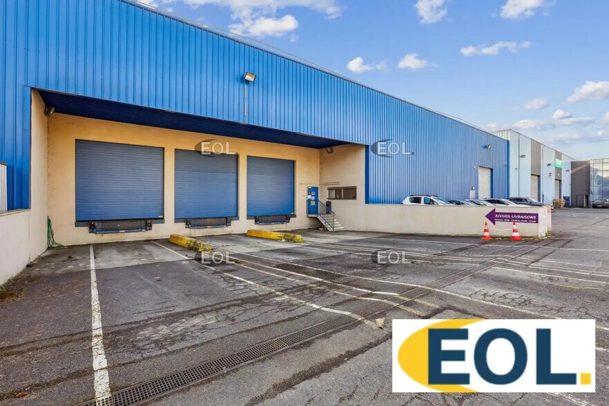 Flex in Gonesse for lease - Building Photo - Image 2 of 12