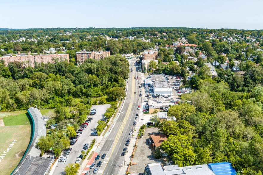 232-20 Northern Blvd, Little Neck, NY for lease - Building Photo - Image 3 of 11