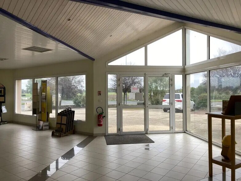 Flex in Chauché for sale - Lobby - Image 1 of 3