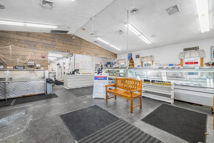 170 Main St, North Kingstown, RI for sale - Interior Photo - Image 3 of 15