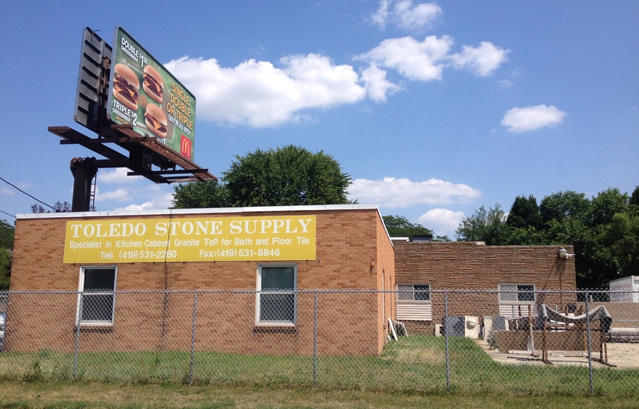1126 N Holland Sylvania Rd, Toledo, OH for sale - Building Photo - Image 1 of 1
