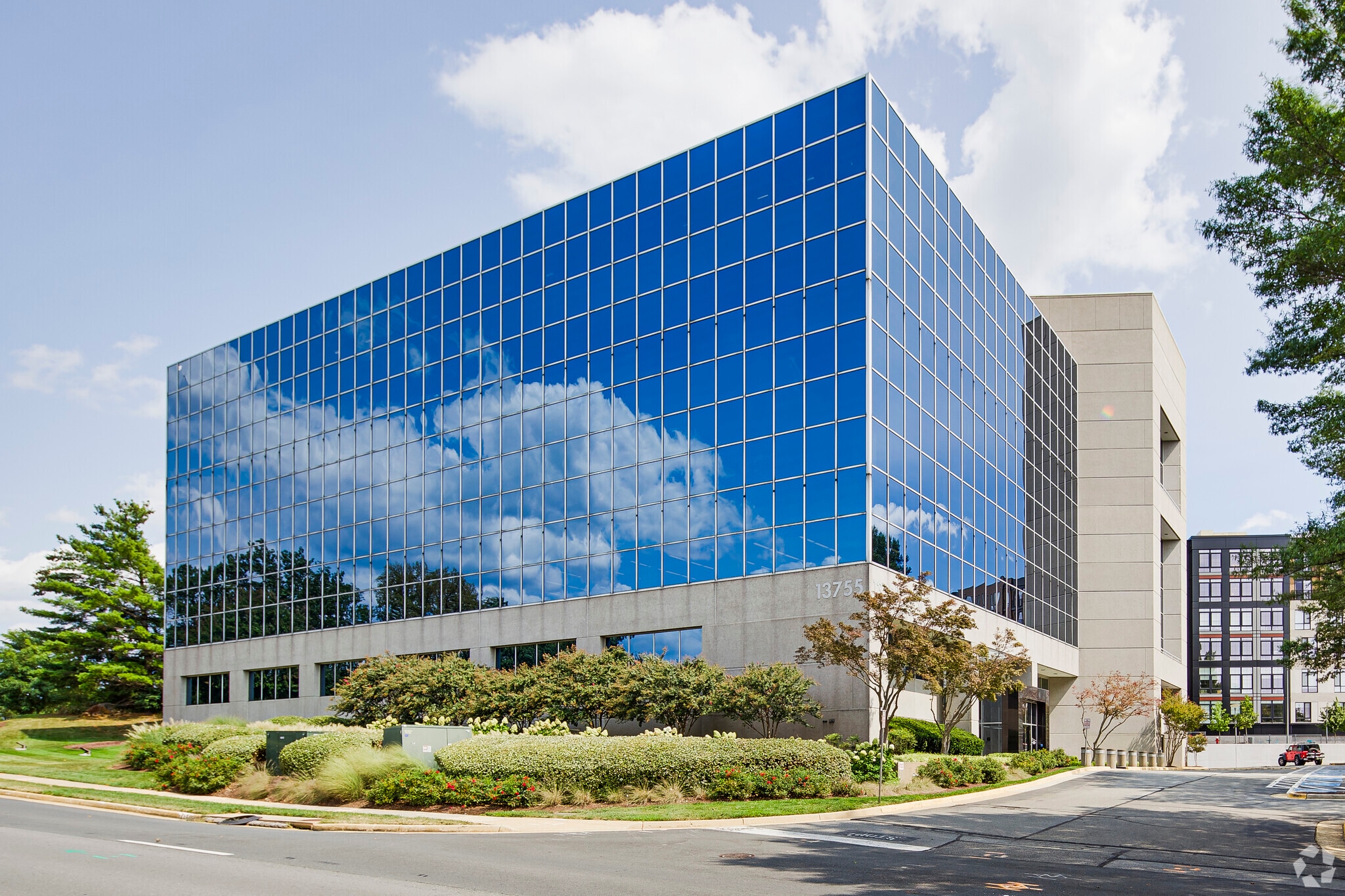 13755 Sunrise Valley Dr, Herndon, VA for lease Building Photo- Image 1 of 21