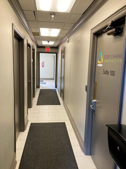 30670 Bainbridge Rd, Solon, OH for sale - Interior Photo - Image 3 of 7