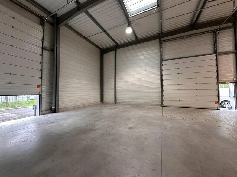 Industrial in CASTELNAU-D'ESTRETEFONDS for sale - Interior Photo - Image 2 of 11