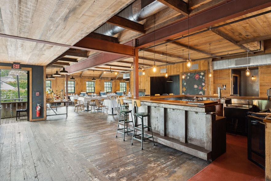 203 Bridgehampton Tpke, Bridgehampton, NY for lease - Building Photo - Image 2 of 18