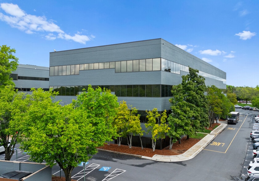 11111 Carmel Commons Blvd, Charlotte, NC for lease - Building Photo - Image 3 of 19