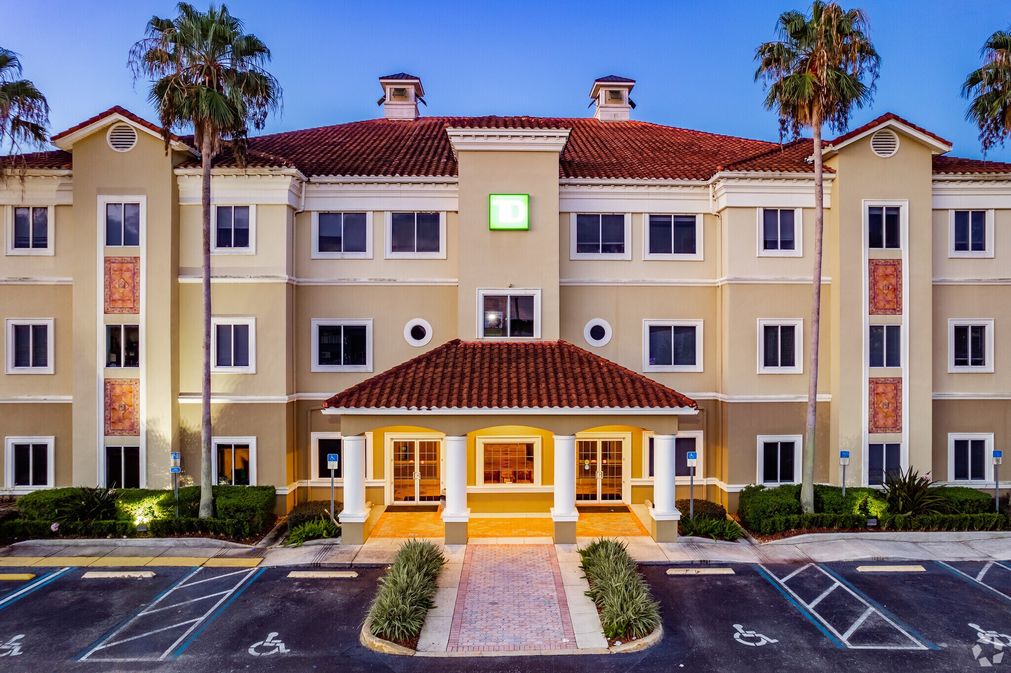 12200 W Colonial Dr, Winter Garden, FL for lease Building Photo- Image 1 of 9