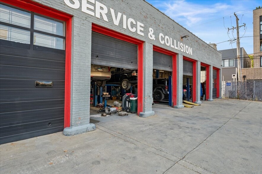 629 N Ashland Ave, Chicago, IL for sale - Building Photo - Image 3 of 11