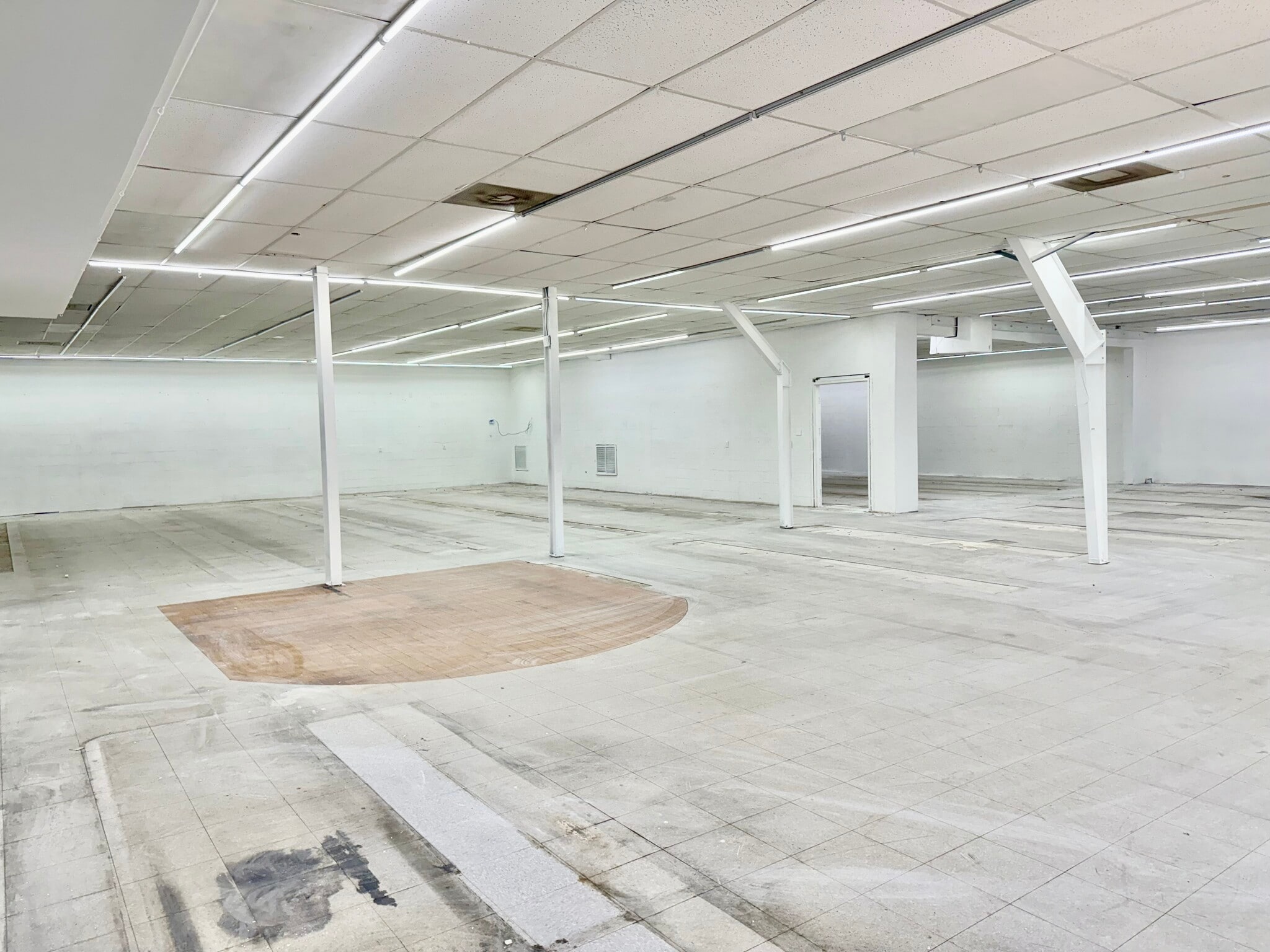 1601 E Sample Rd, Pompano Beach, FL for sale Interior Photo- Image 1 of 11