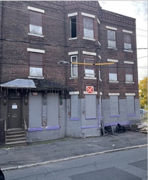 84 Newton St, Holyoke, MA for sale - Building Photo - Image 1 of 1