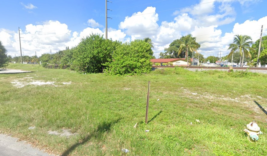227 NW 1st Ave, Dania Beach, FL for lease - Building Photo - Image 3 of 3