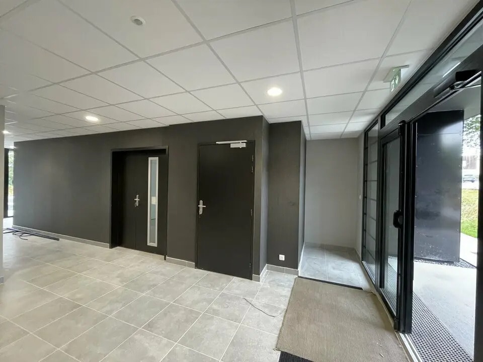 Office in Vannes for sale Lobby- Image 1 of 2