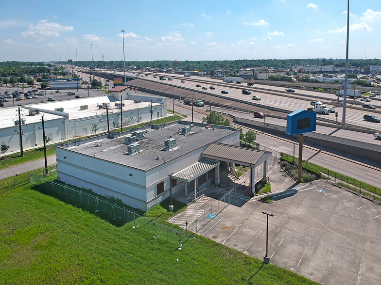 10655 Eastex Fwy, Houston, TX for sale - Building Photo - Image 1 of 1