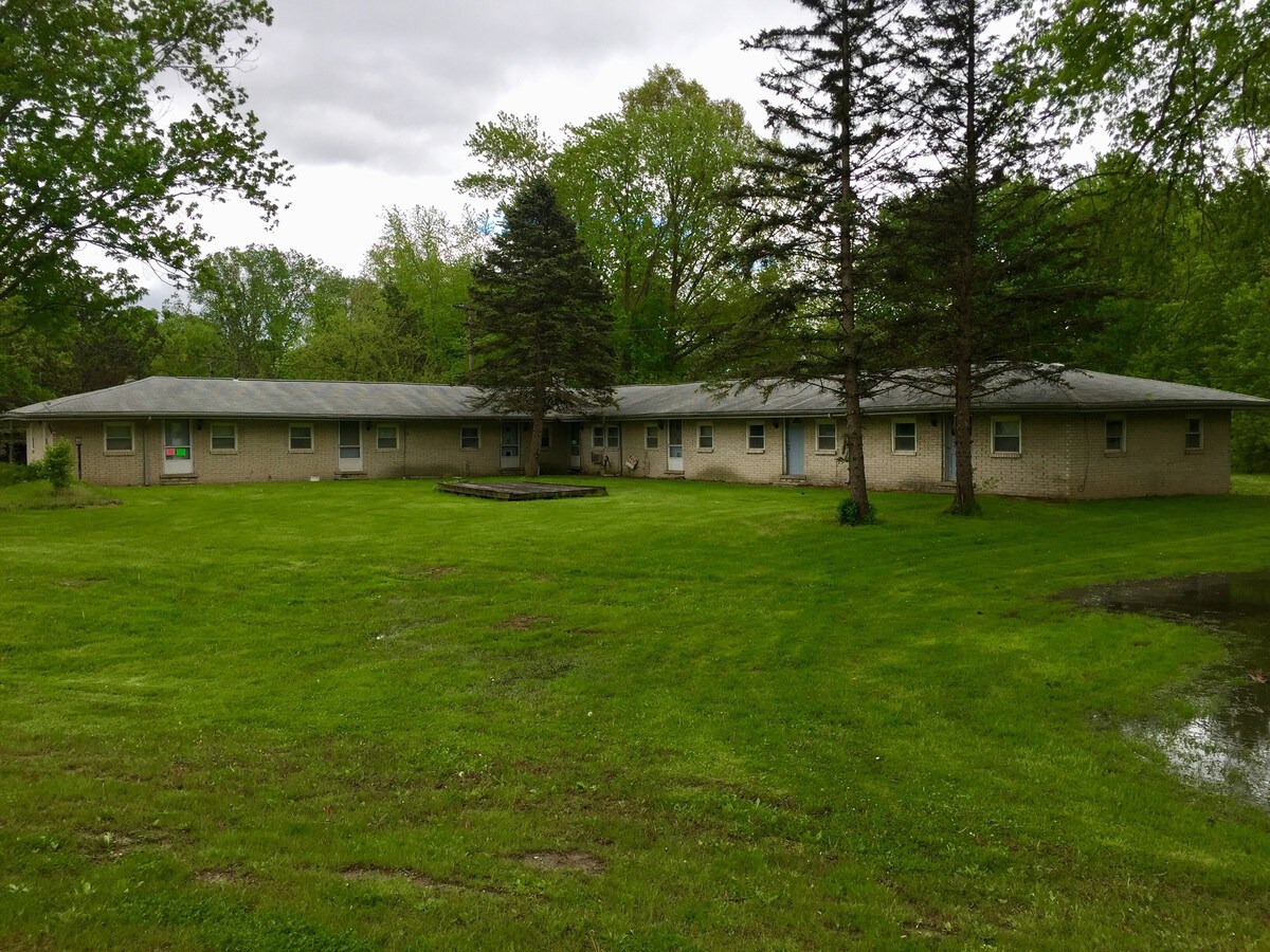 870 N Lotz Rd, Canton, MI 48187
