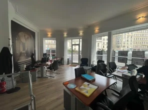 Retail in Paris for lease Interior Photo- Image 1 of 1