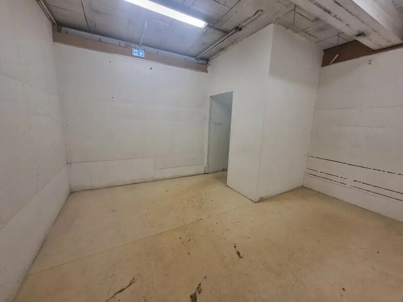 Retail in Boulogne-Billancourt for lease - Building Photo - Image 3 of 8