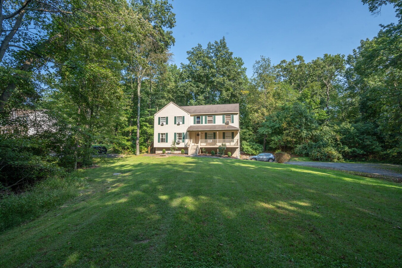 1741 Country Pond Ln, Modena, NY 12548