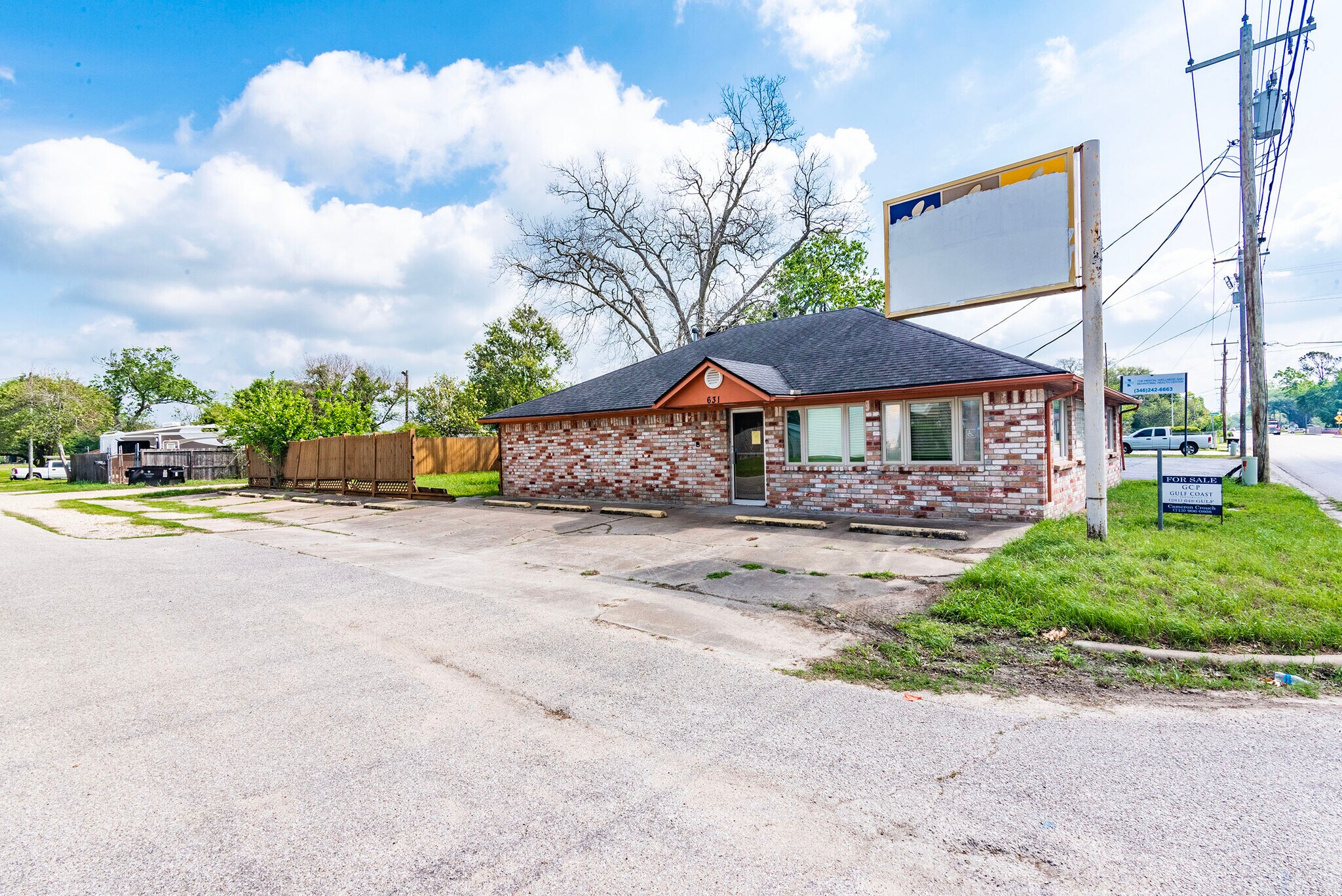 631 S Douglas St, Alvin, TX 77511 Retail for Sale