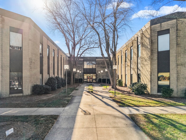 8025 North Point Blvd, Winston-Salem, NC for lease - Building Photo - Image 2 of 33