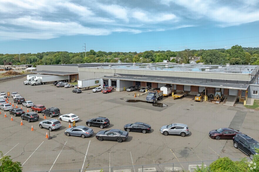 75 Old Broadway E, North Haven, CT for lease - Primary Photo - Image 1 of 4
