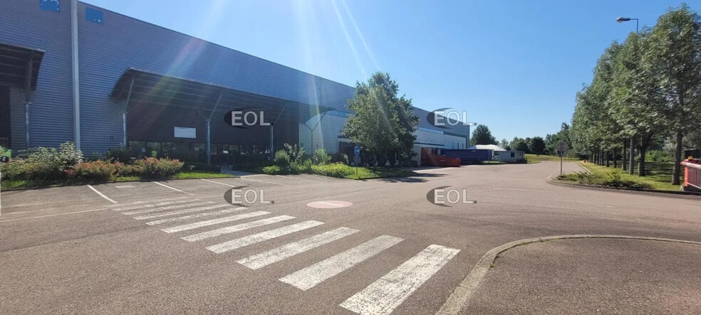 Industrial in Sevrey for lease - Building Photo - Image 1 of 8