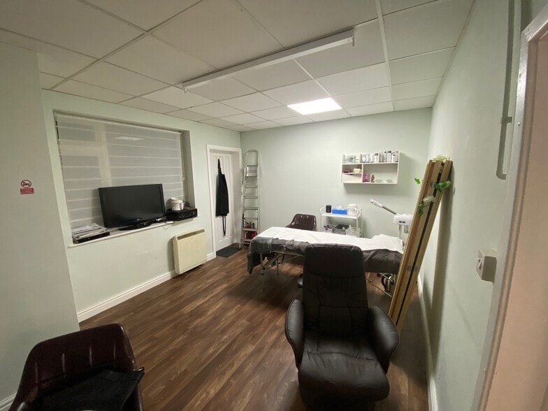 12 Derby Way, Stockport for lease - Building Photo - Image 3 of 3