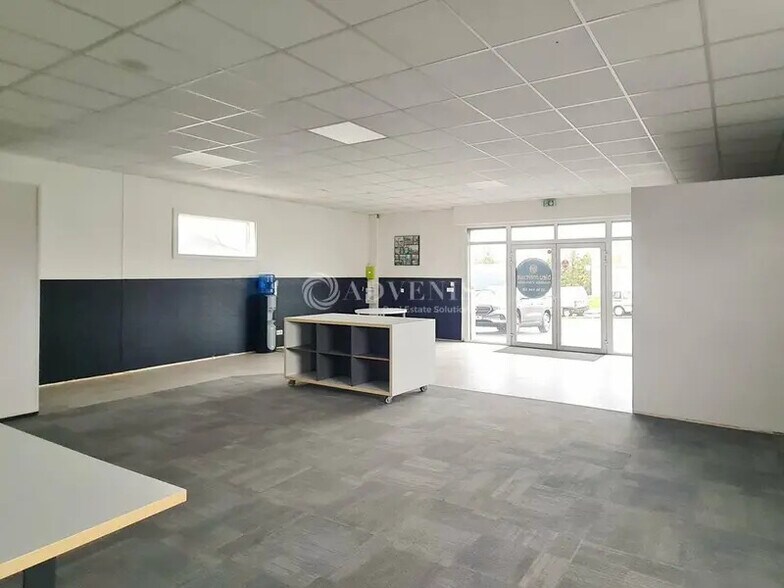 Flex in Saint-Brieuc for lease - Interior Photo - Image 1 of 7