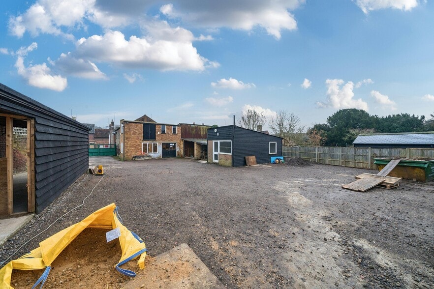 50 High St, Markyate for lease - Building Photo - Image 2 of 37