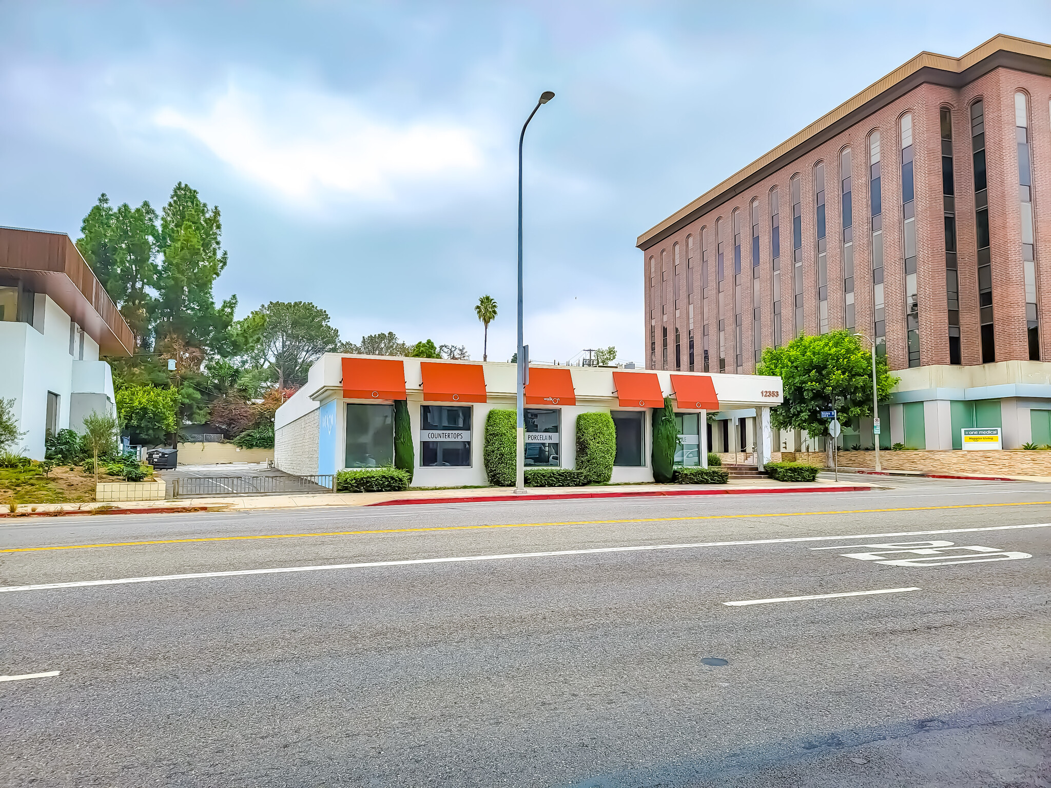 12353 Wilshire Blvd, Los Angeles, CA for lease Building Photo- Image 1 of 3