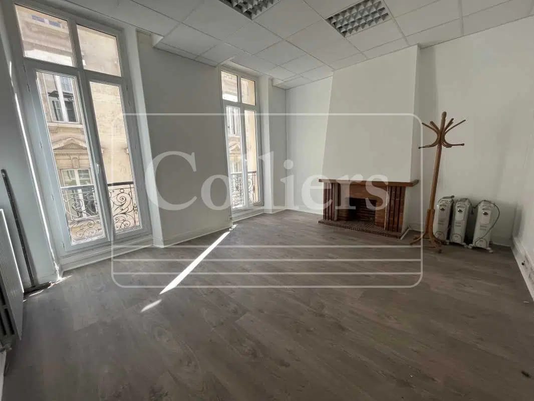Office in Marseille for lease Interior Photo- Image 1 of 10