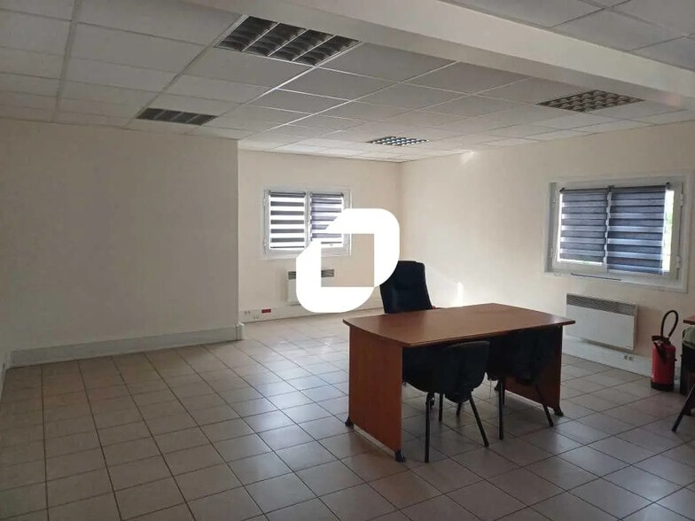 Office in Champlan for lease - Interior Photo - Image 2 of 6