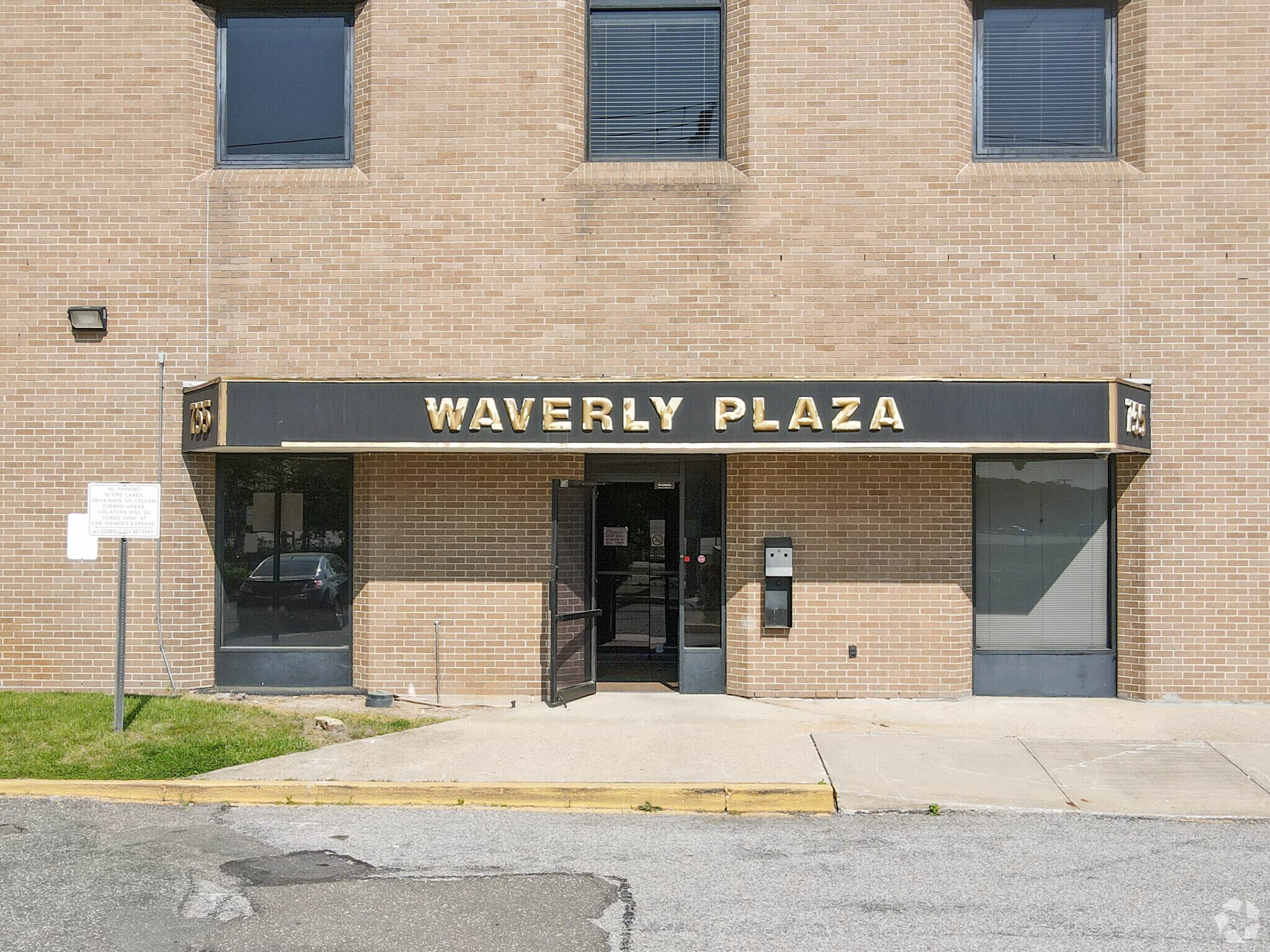 755 Waverly Ave, Holtsville, NY 11742 Waverly Plaza