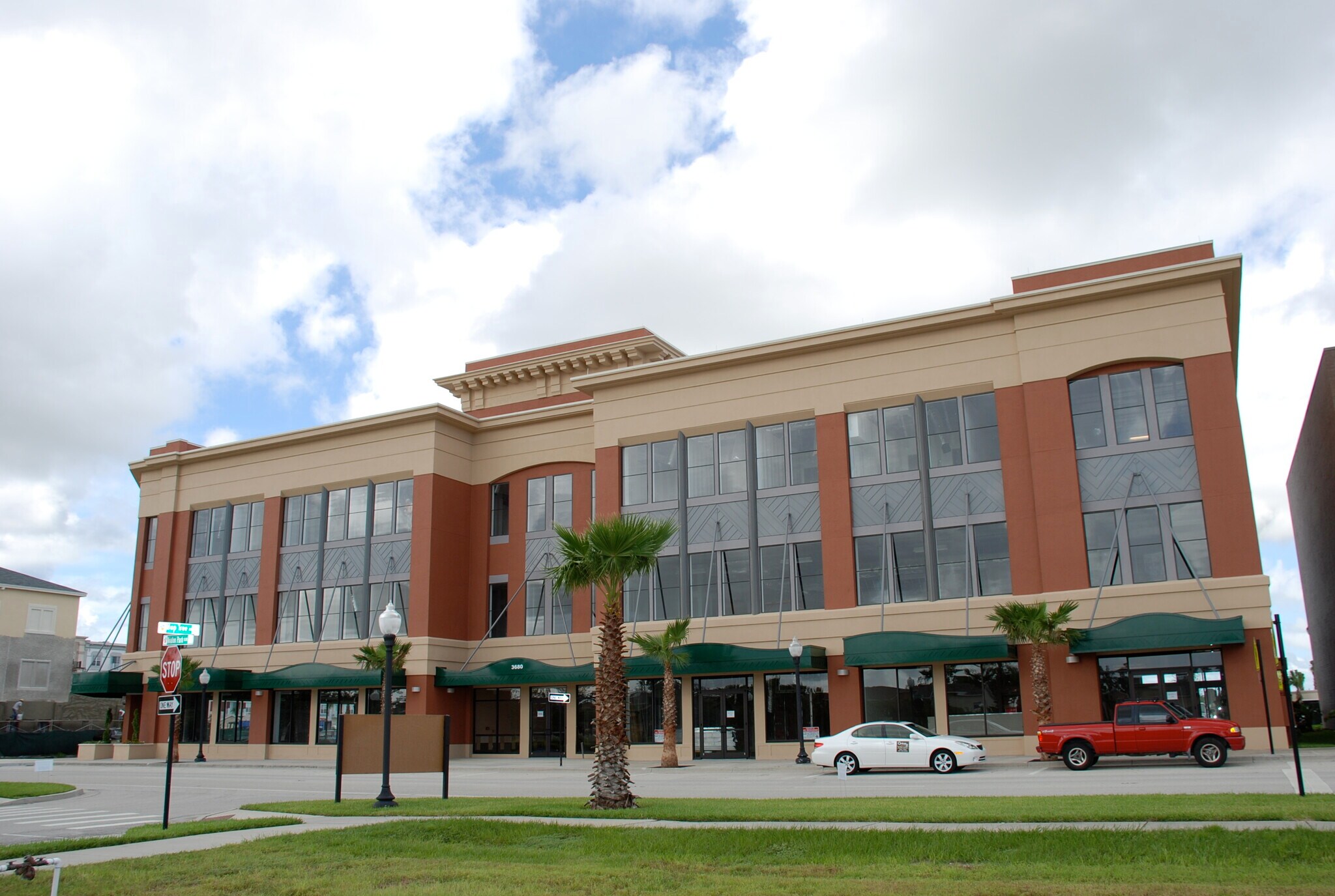 3801 Avalon Park East Blvd, Orlando, FL for lease Building Photo- Image 1 of 6