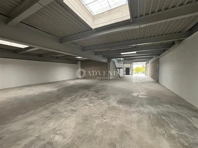 Flex in Neuilly-Plaisance for lease - Interior Photo - Image 2 of 6