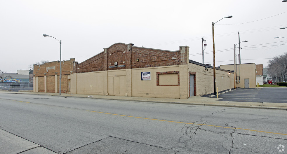 Industrial building & adjacent parking portfolio of 2 properties for sale on LoopNet.com - Primary Photo - Image 1 of 1