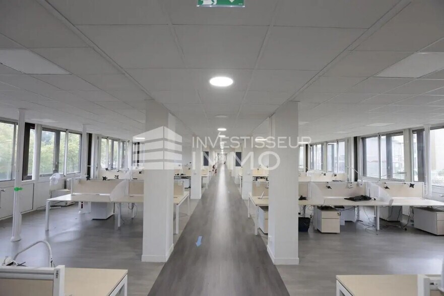 Office in Villeneuve-Saint-Georges for lease - Interior Photo - Image 3 of 5