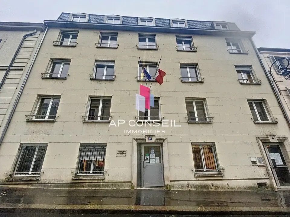 Office in Versailles for lease Building Photo- Image 1 of 21