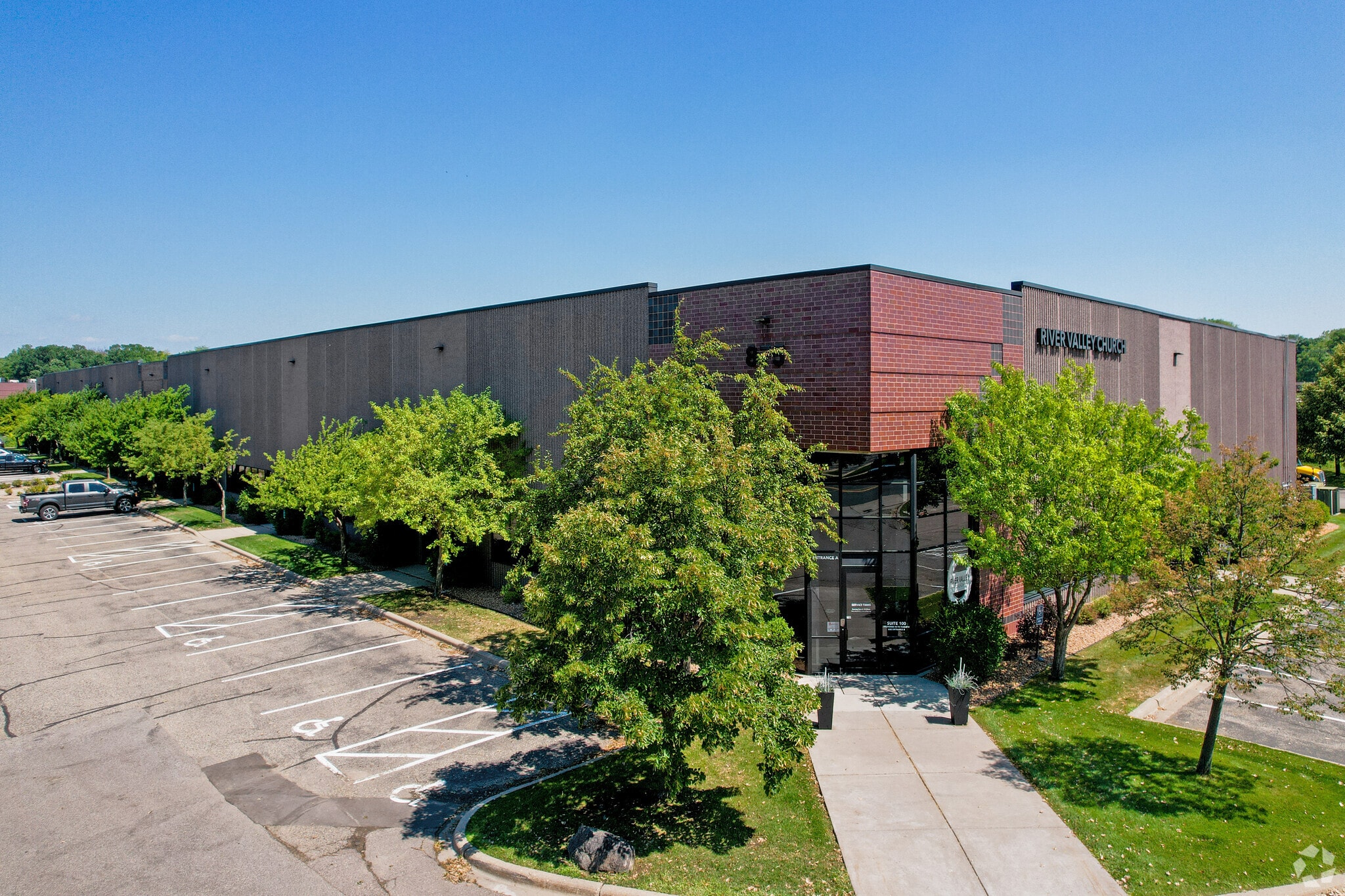 875 Blue Gentian Rd, Eagan, MN for lease Primary Photo- Image 1 of 5