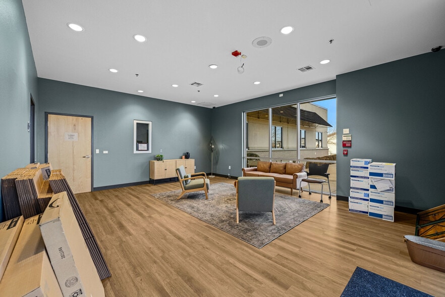300 SW 24th St, Bentonville, AR for lease - Building Photo - Image 3 of 14