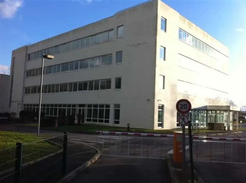 157 Rue De La Minière, Buc for sale - Building Photo - Image 2 of 11