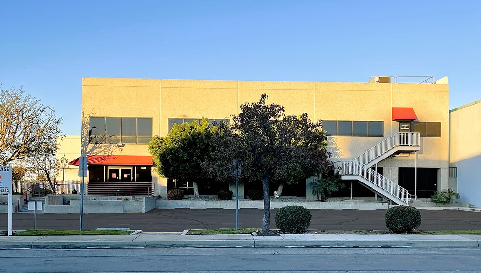 5539 Ayon Ave, Irwindale, CA for lease - Building Photo - Image 1 of 7