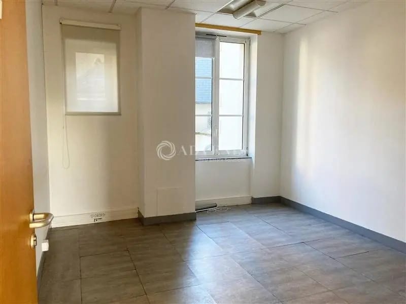 Office in Blois for lease Interior Photo- Image 1 of 8